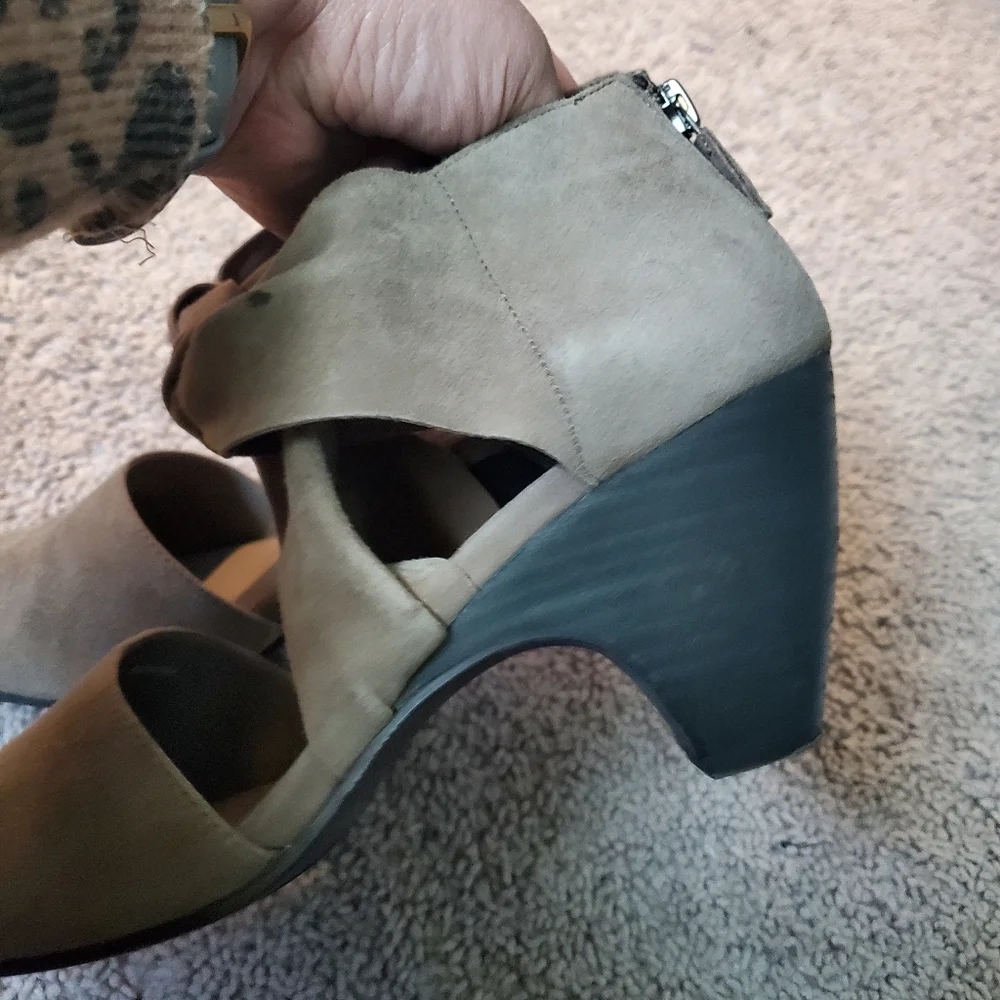 Eileen Fisher Women's Tan Suede Heels Size 9 - Picture 6 of 14